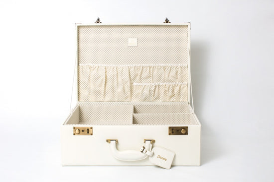 Large souvenir case in ivory white